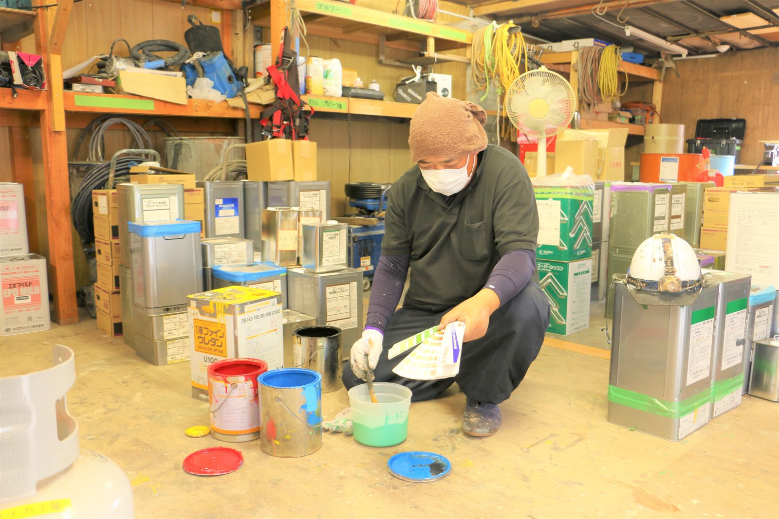 八戸ペイント 塗料は職人が現場ごとに調合